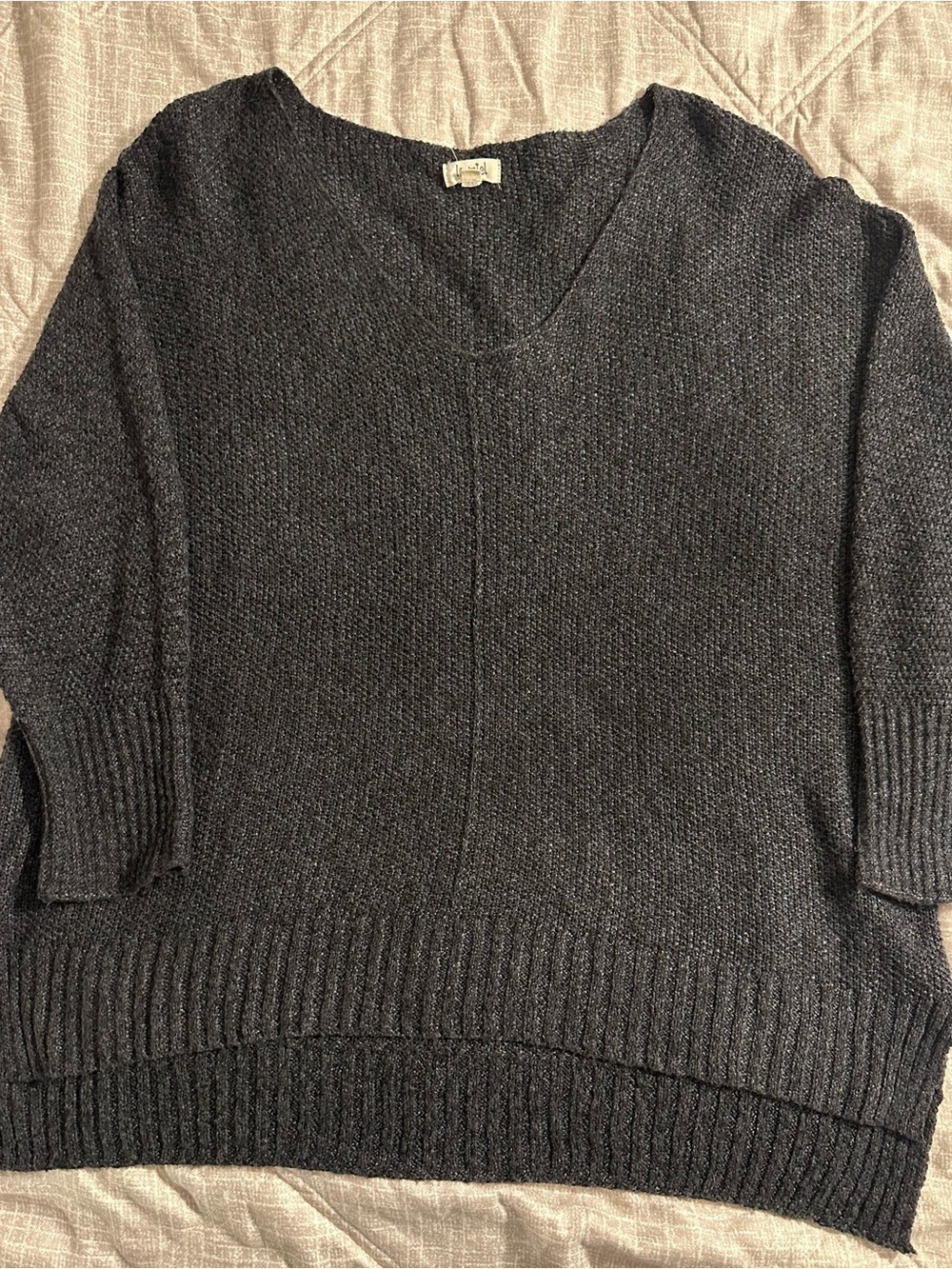LA MIEL Women's V-Neck Pullover Sweater in Charcoal Gray